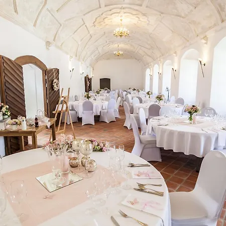 Hotel Zamek Kolstejn - Chateau Goldenstein Branná