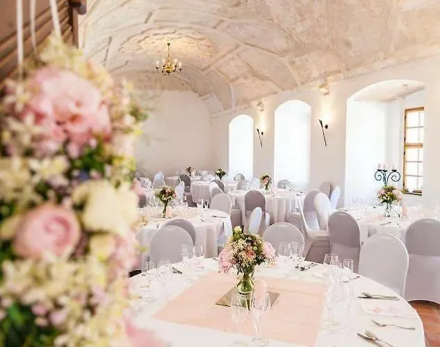 Zámek Kolštejn - Chateau Goldenstein 3* Branná
