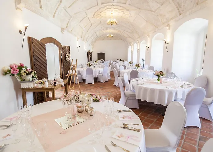 Hotel Zámek Kolštejn - Chateau Goldenstein Branná