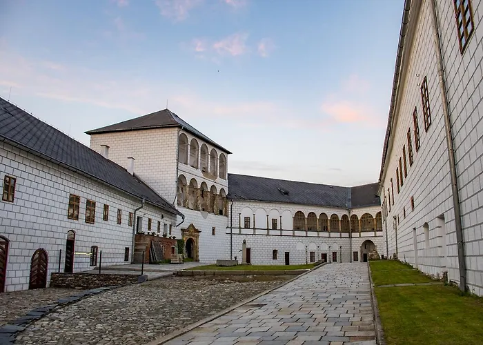 Zámek Kolštejn - Chateau Goldenstein Hotel 3*