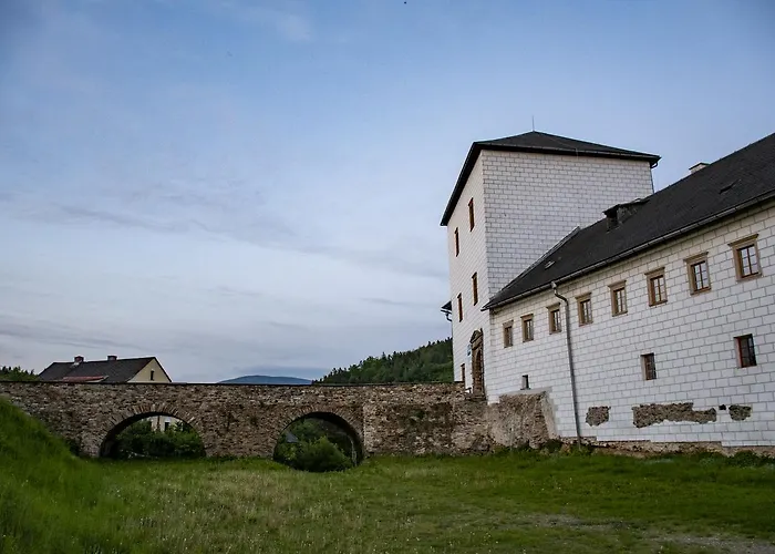 Zámek Kolštejn - Chateau Goldenstein Hotel 3*